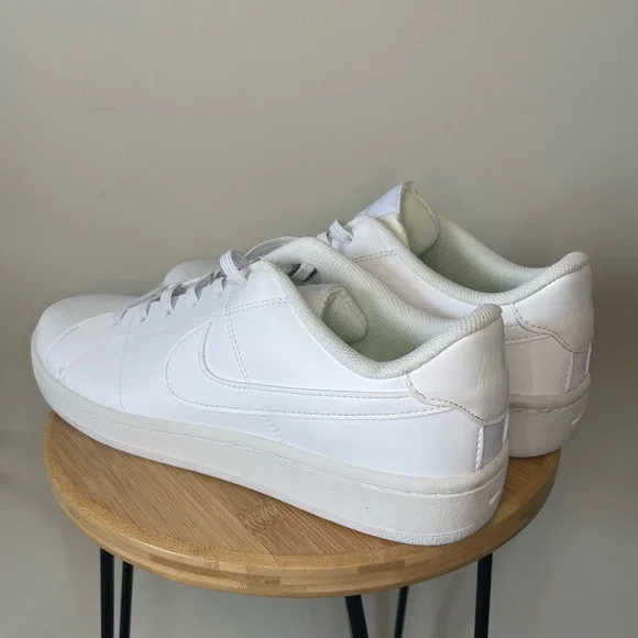 👟 White Nike Sneakers 👟 - Picture 3 of 8